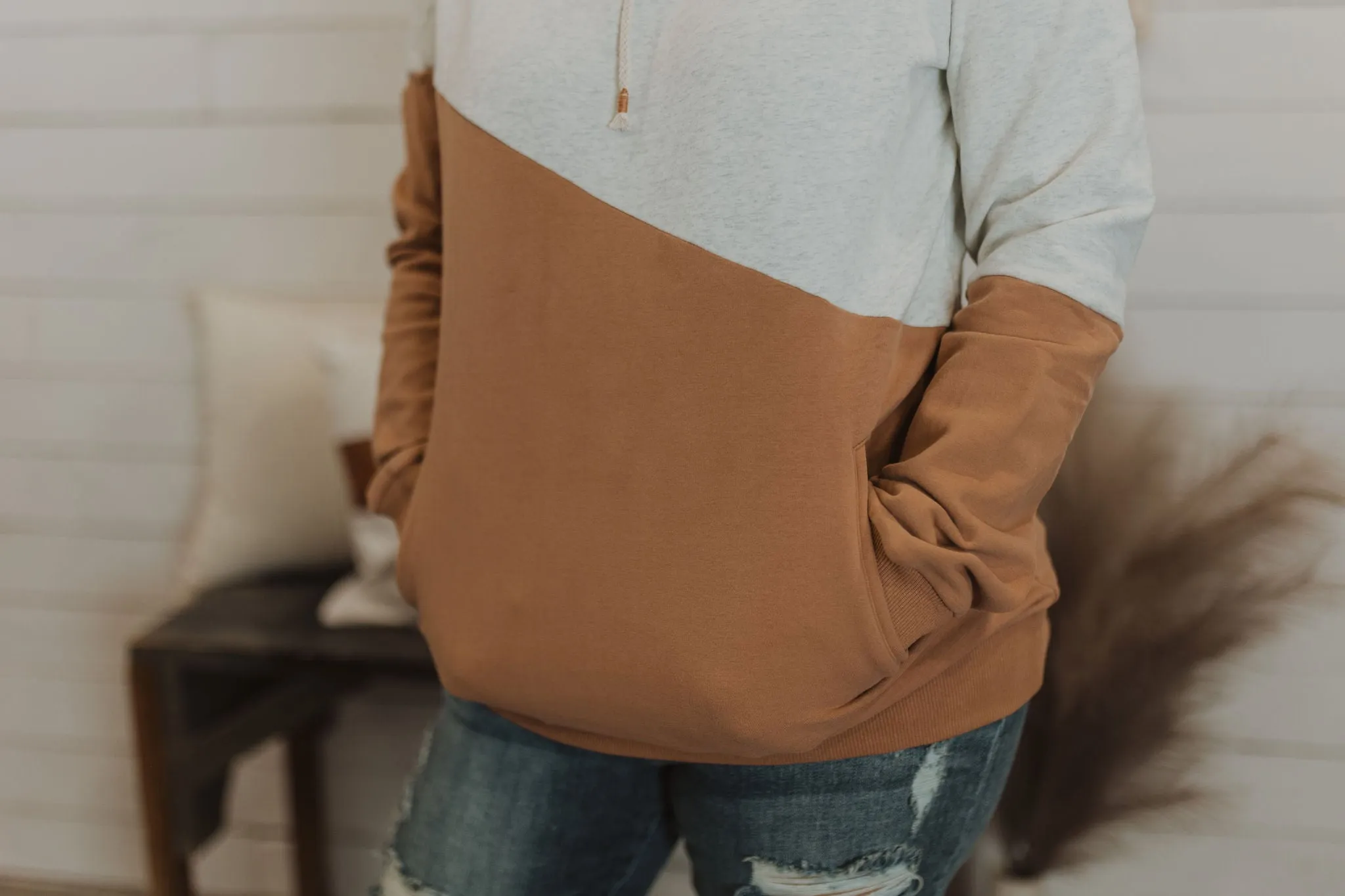 HOLLY SINGLE HOODED CAMEL AND OATMEAL SWEATSHIRT